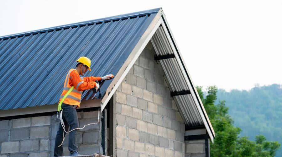 Professional gutter cleaning in Stone Park, IL